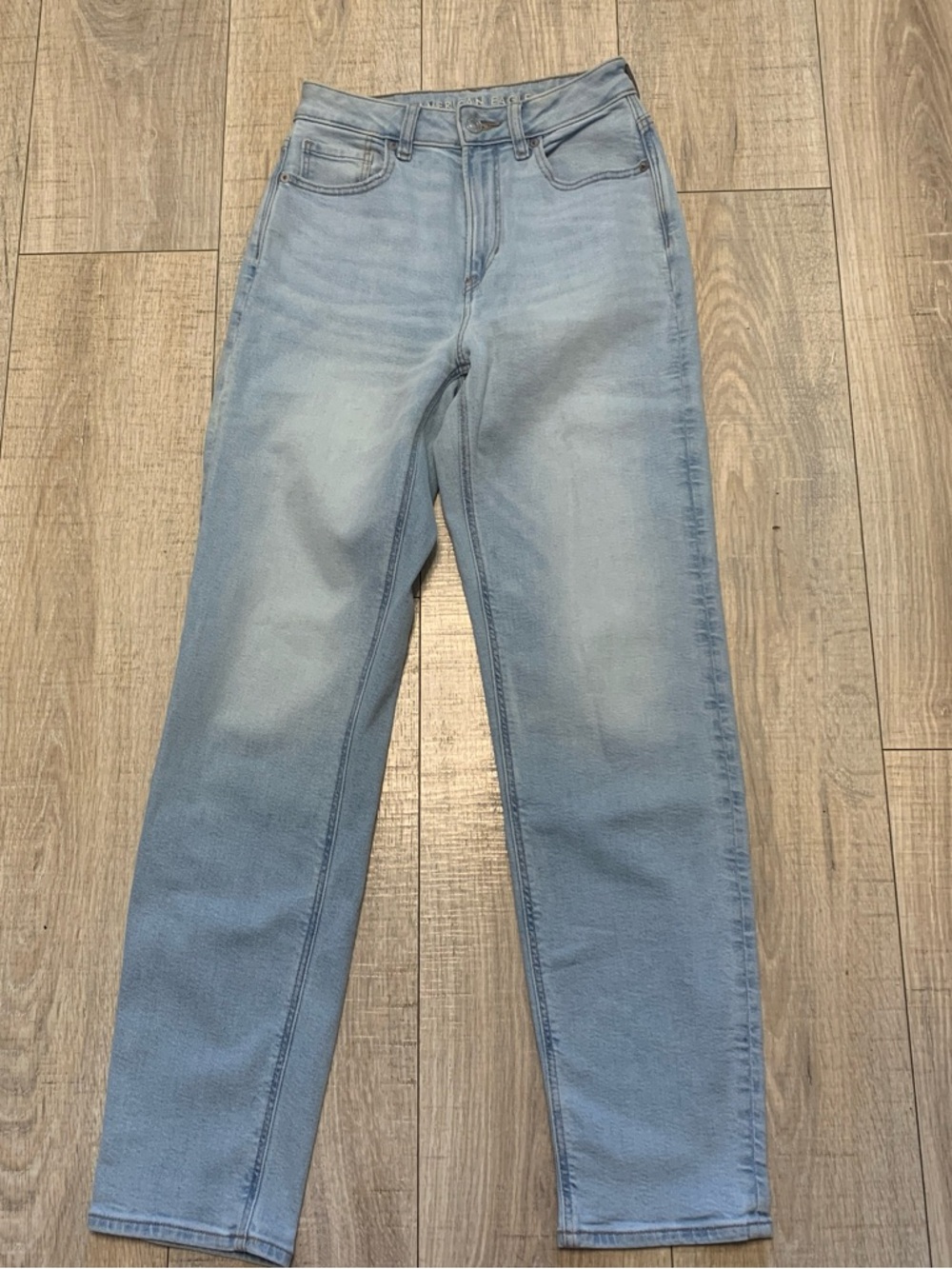 American Eagle Light Blue Women’s Long Straight-Leg Mom Jeans